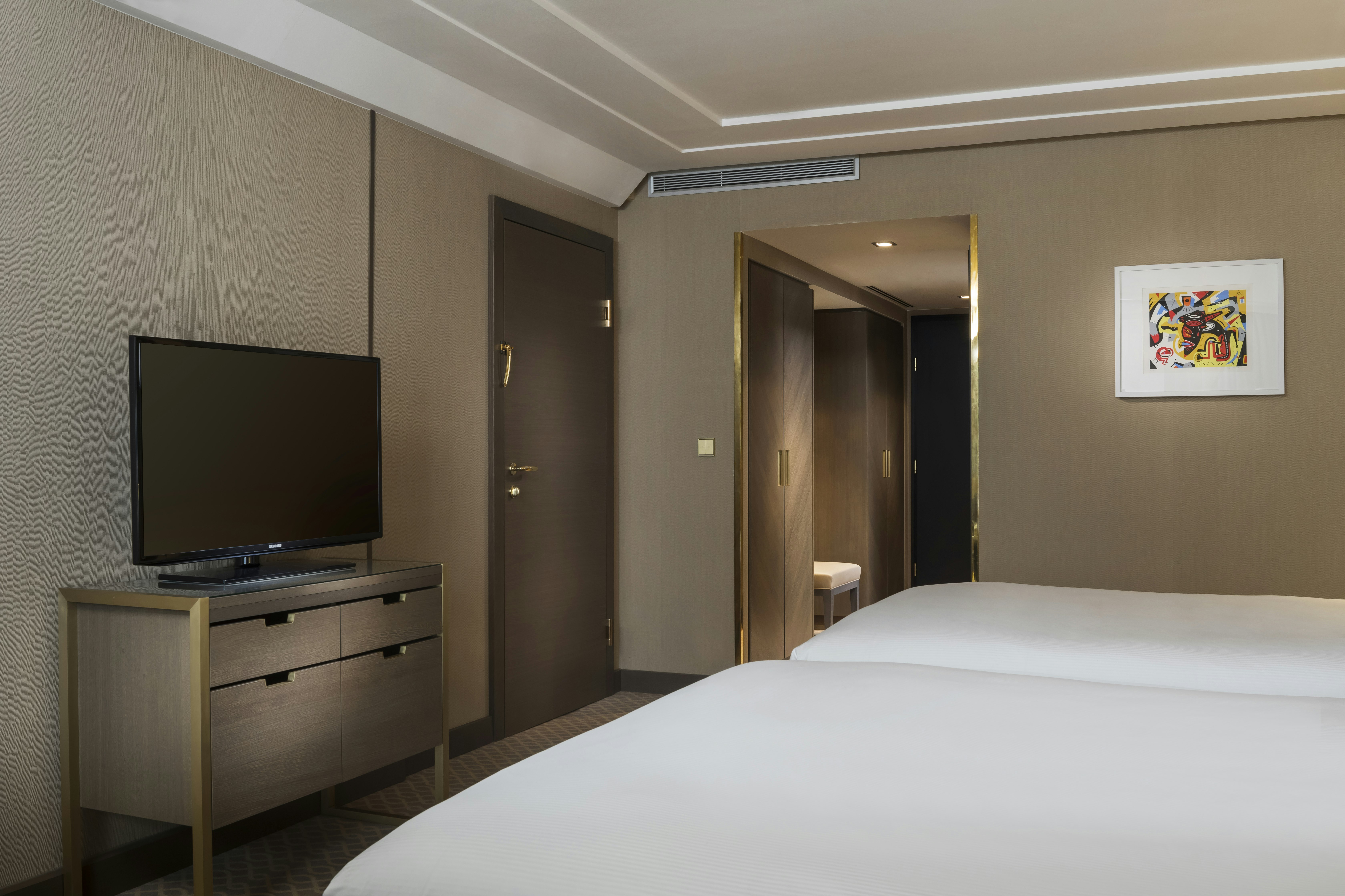 PLAZA, TWIN BEDS