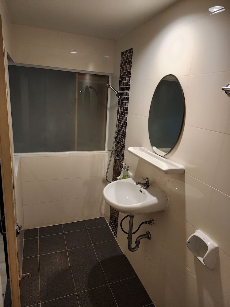 B & B Patong Beach House 33/34