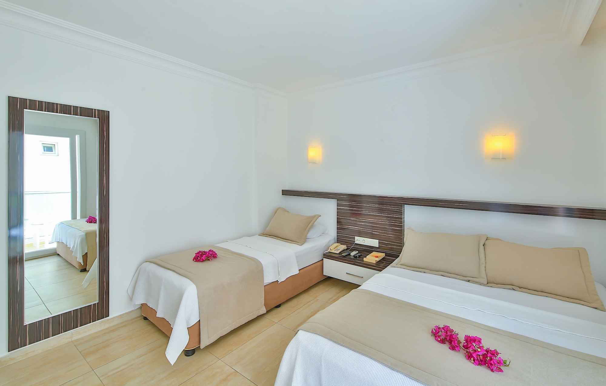 ROOM, TRIPLE, PARTIAL SEA VIEW
