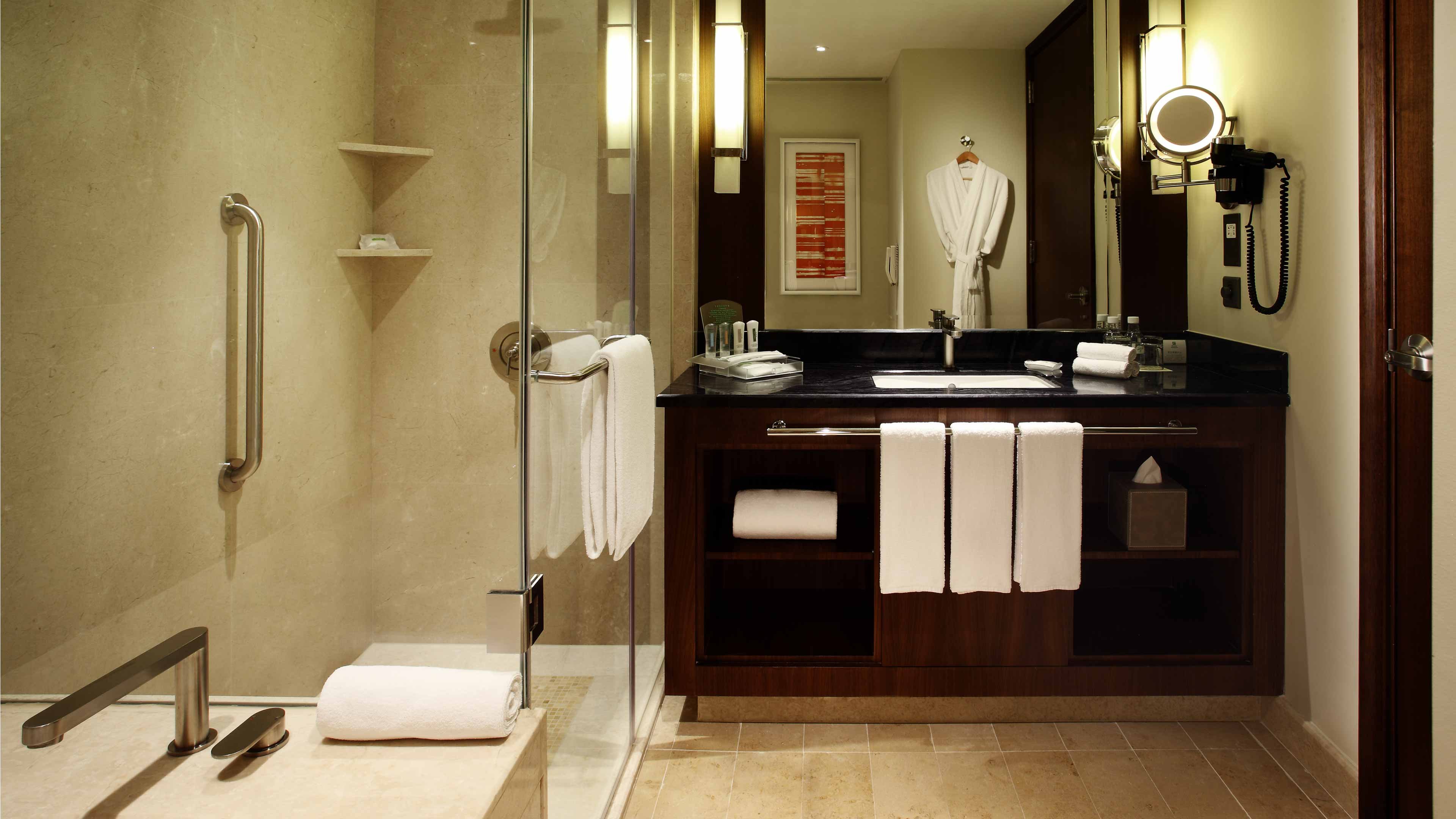 The Londoner Hotel (ex Holiday Inn Macao Cotai Central) 48/50