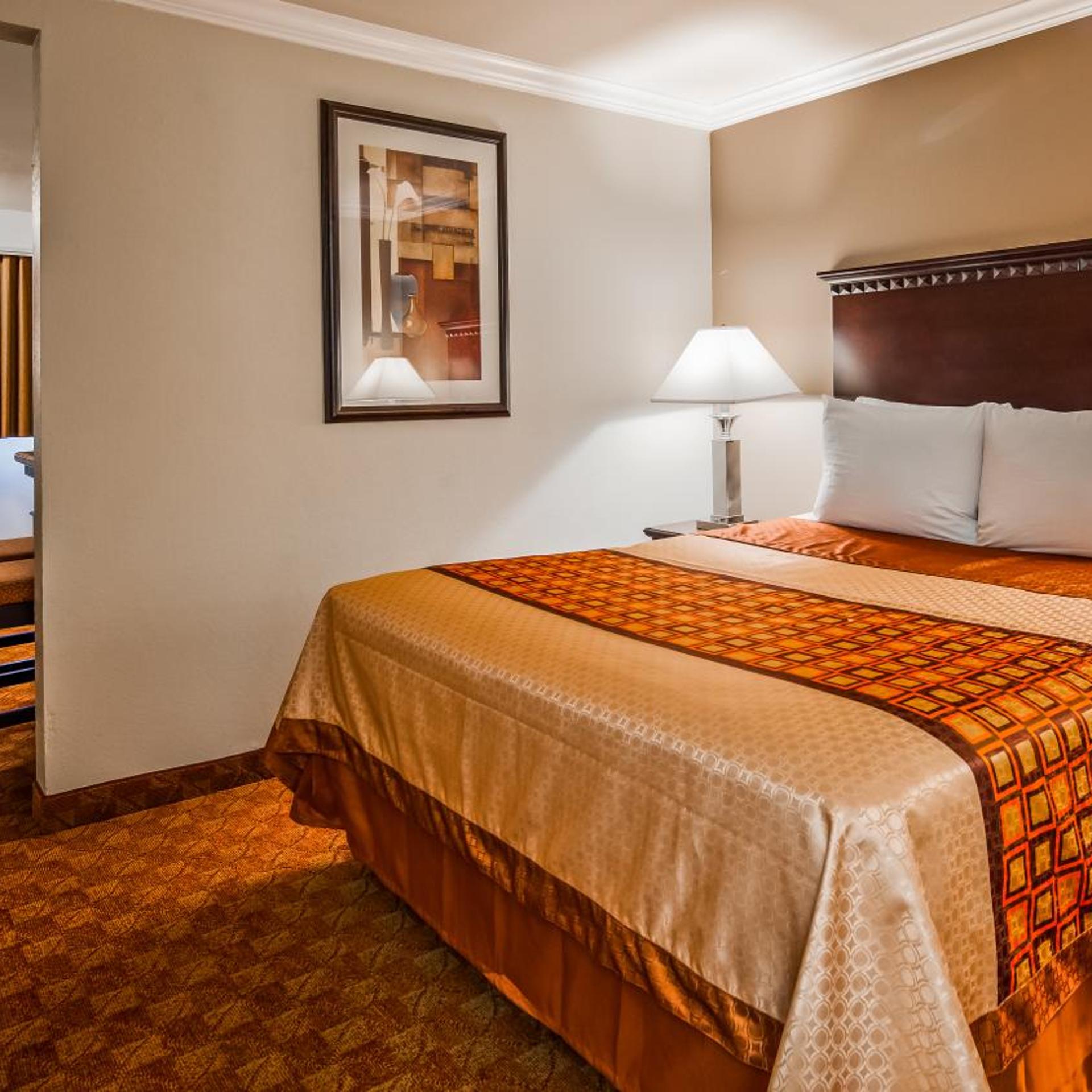 Suite, Queen Bed, Kitchenette