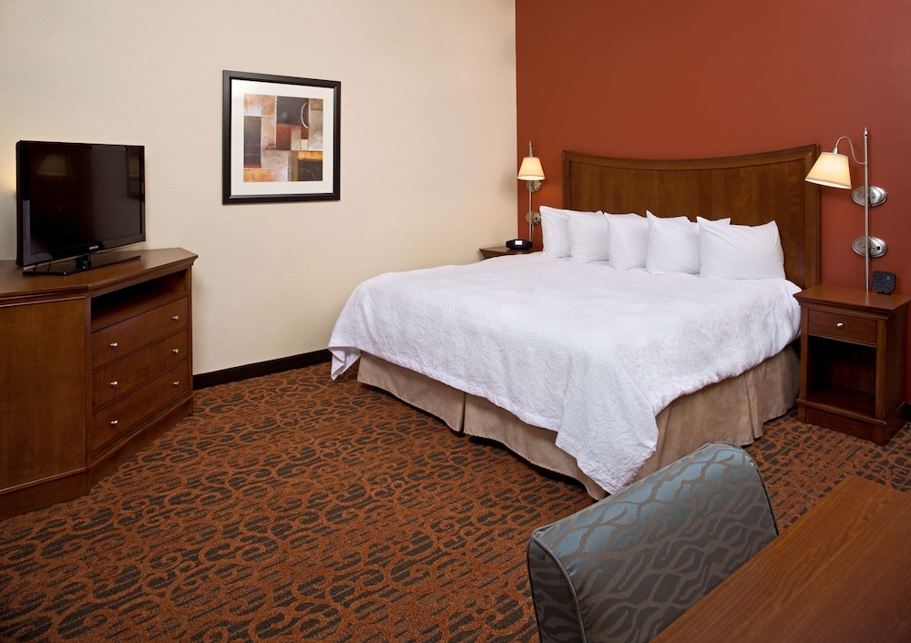 Hampton Inn and Suites Pittsburgh Meadow Lands 15/47
