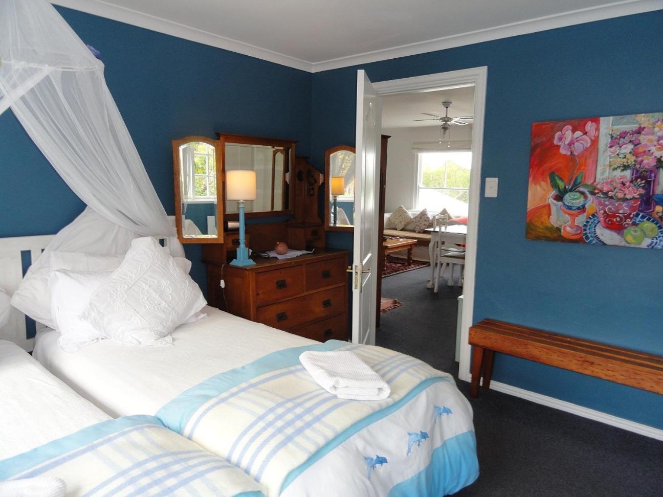 Eastbury Cottage 11/50