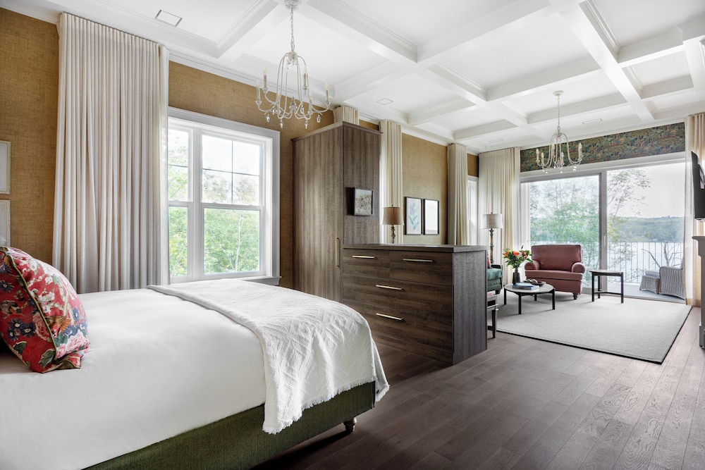 LUXURY, LAKE SIDE
