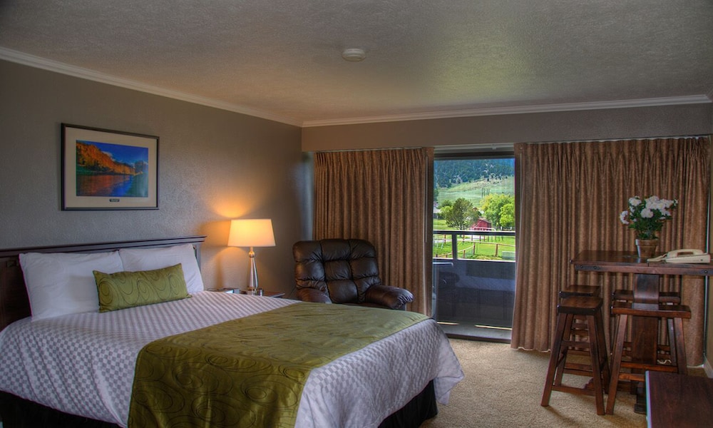 Fairmont Hot Springs Resort 18/54