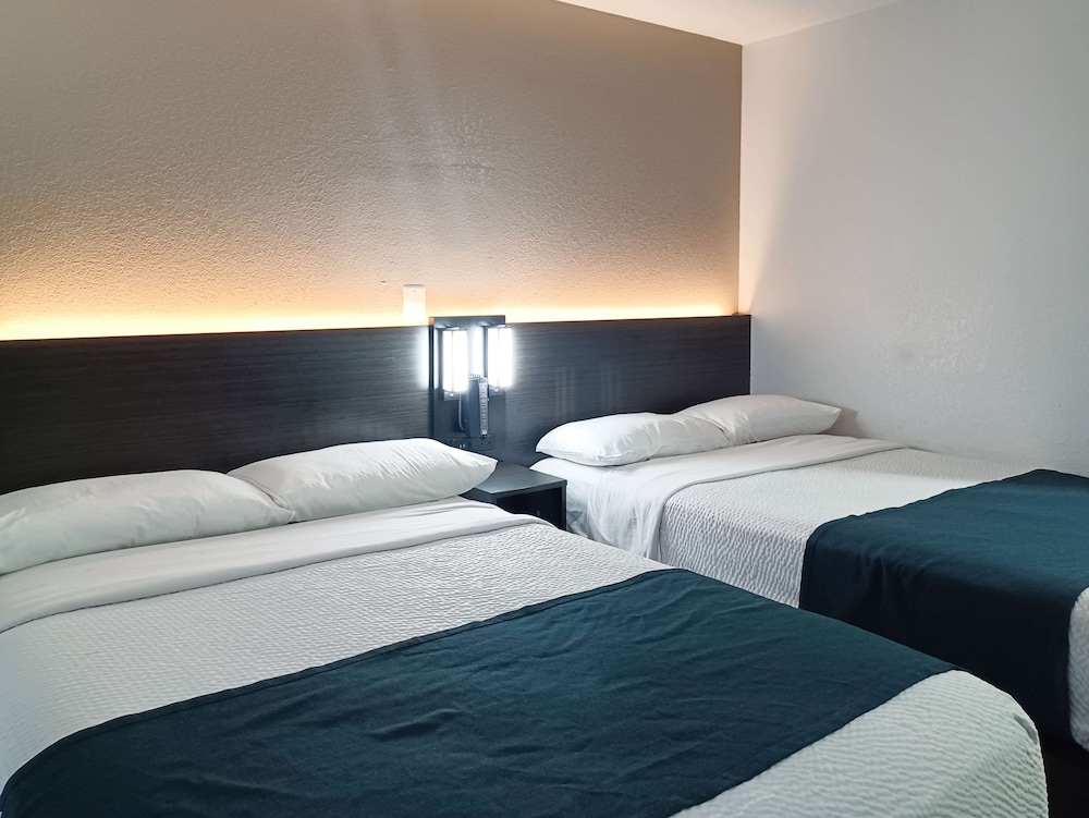 Motel6 Fresno - Blackstone North 7/28