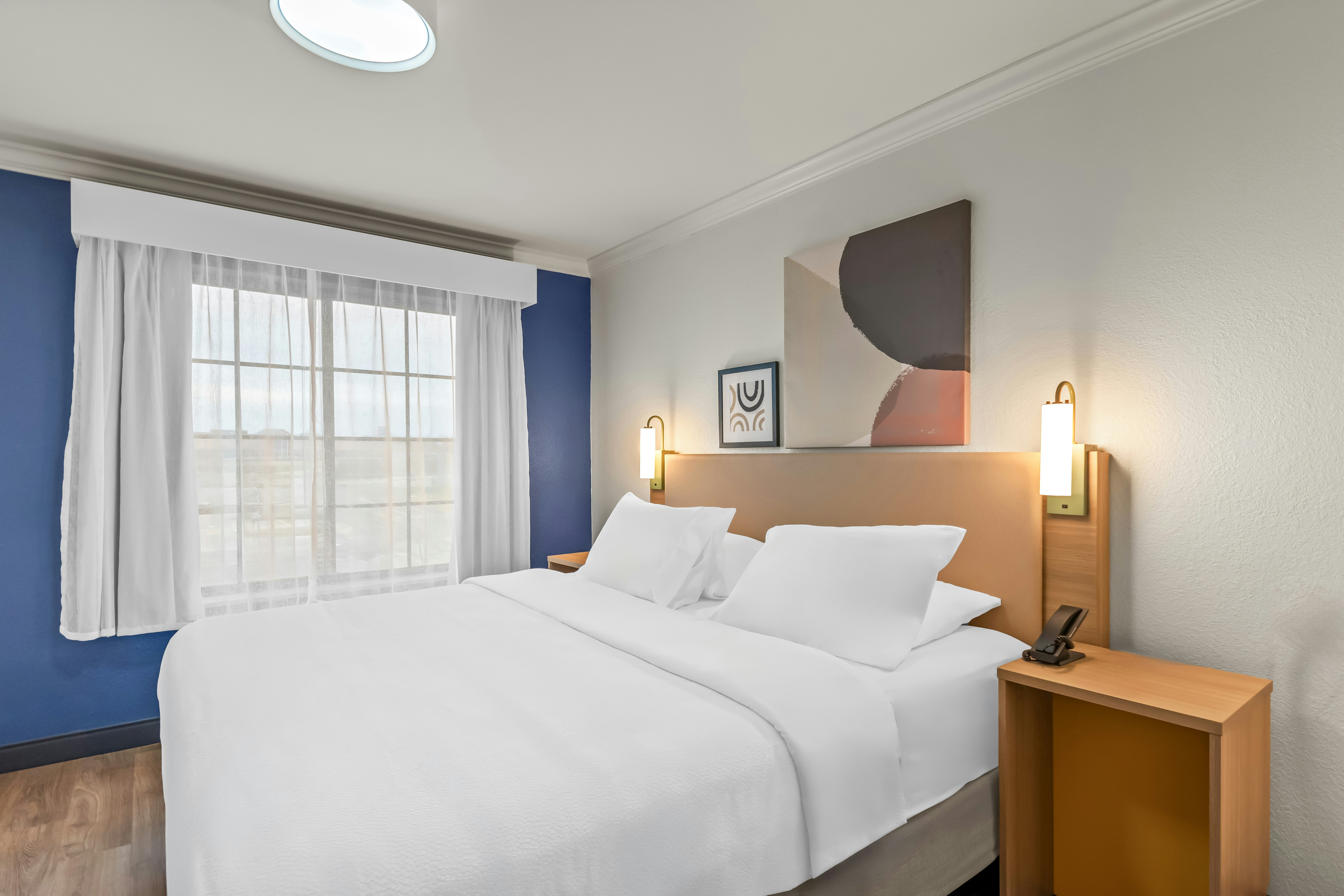 SUITE, KING BED