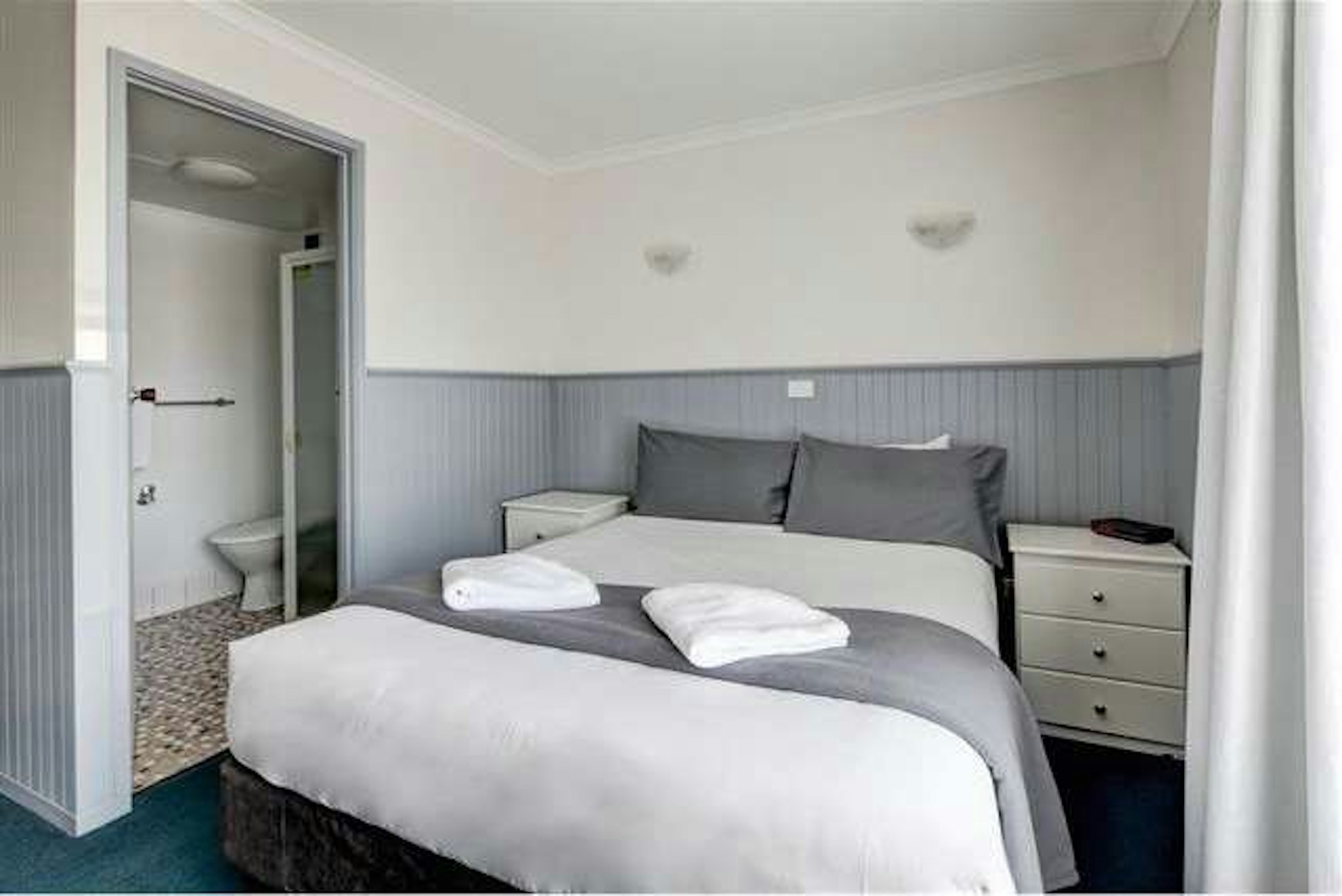 CENTRAL MOTEL PORT FAIRY 2/5