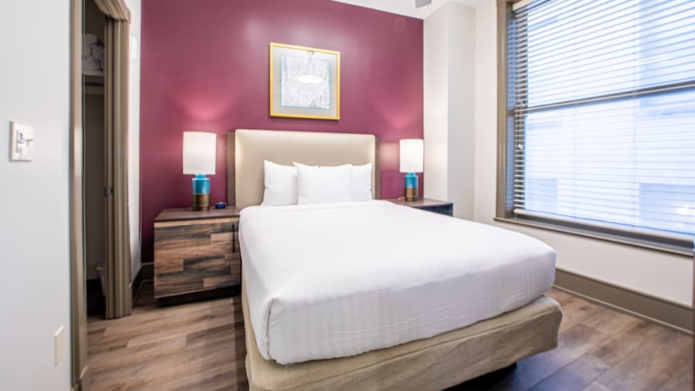 1 BEDROOM, SUITE
