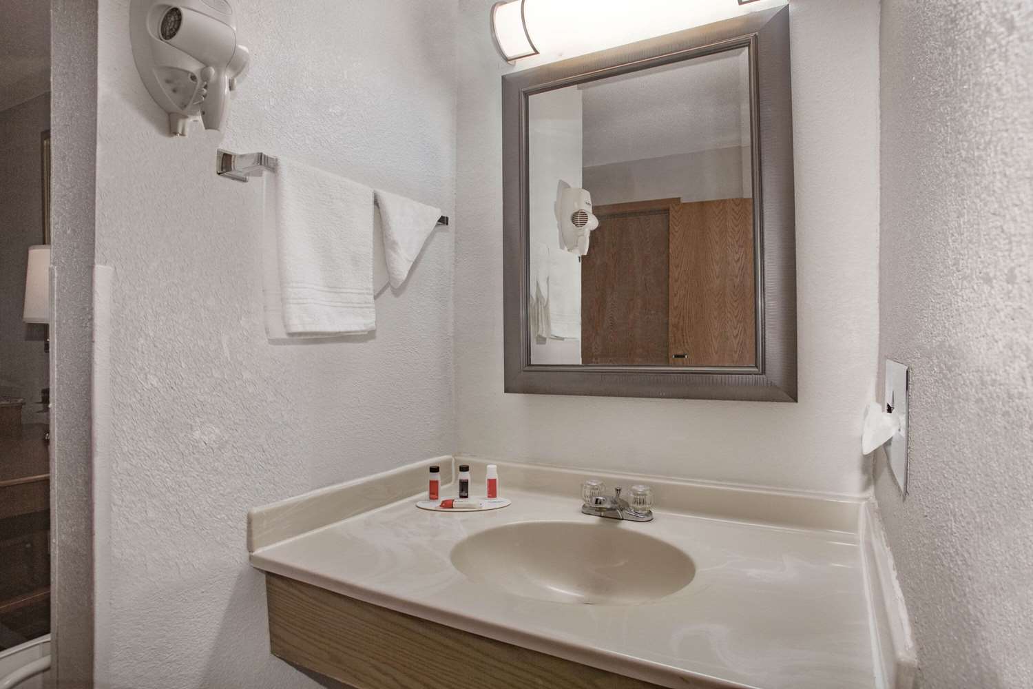 Super 8 by Wyndham Fort Madison 20/21