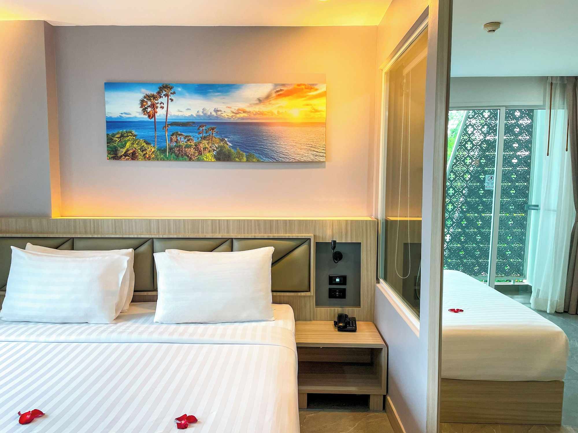 Deluxe, King Bed, City View, Balcony, Clarian Hotel Beach Patong 3/10
