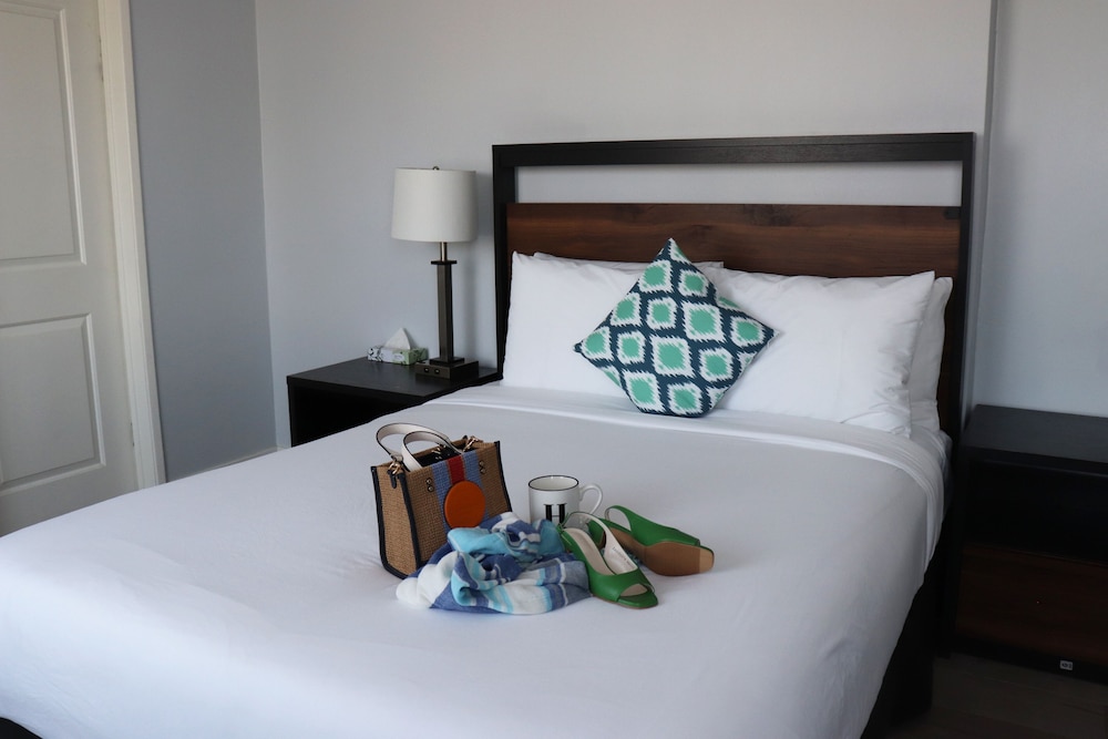 Hometel Suites 21/72