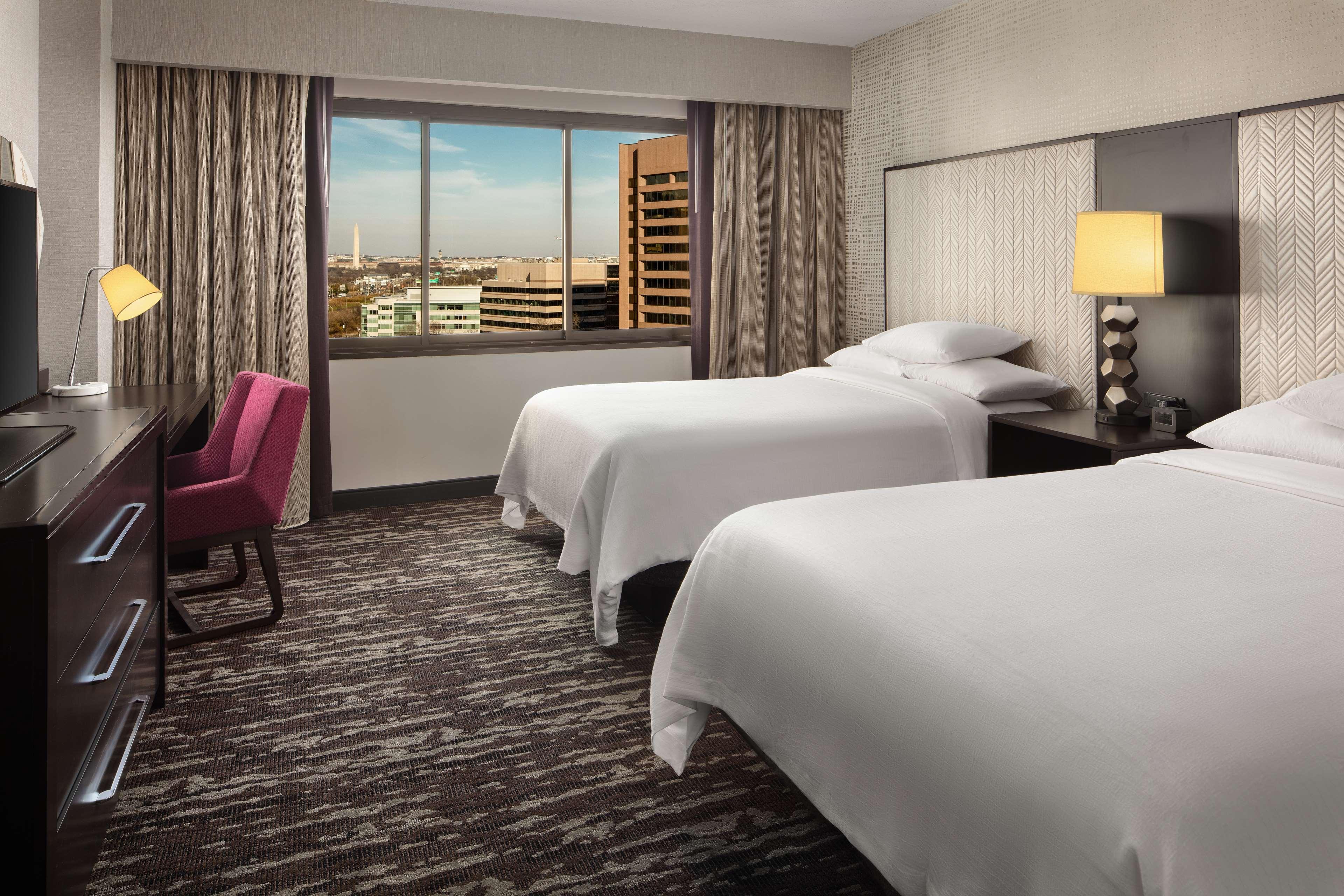 2 Rooms, Suite, 2 Double Beds, Monument View, Corner