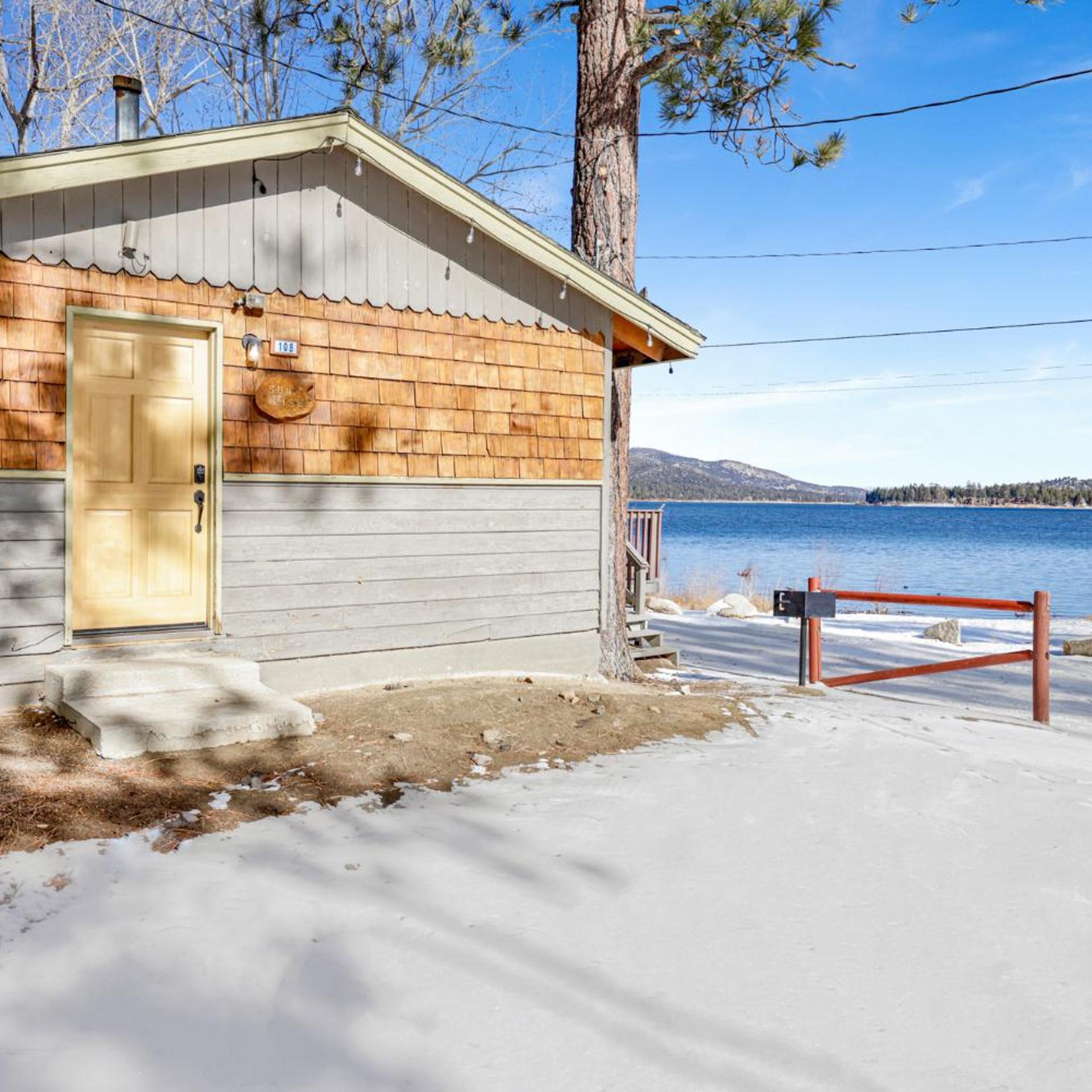 Sunrise Lakefront Family Cabin by Big Bear Vacations 2/39