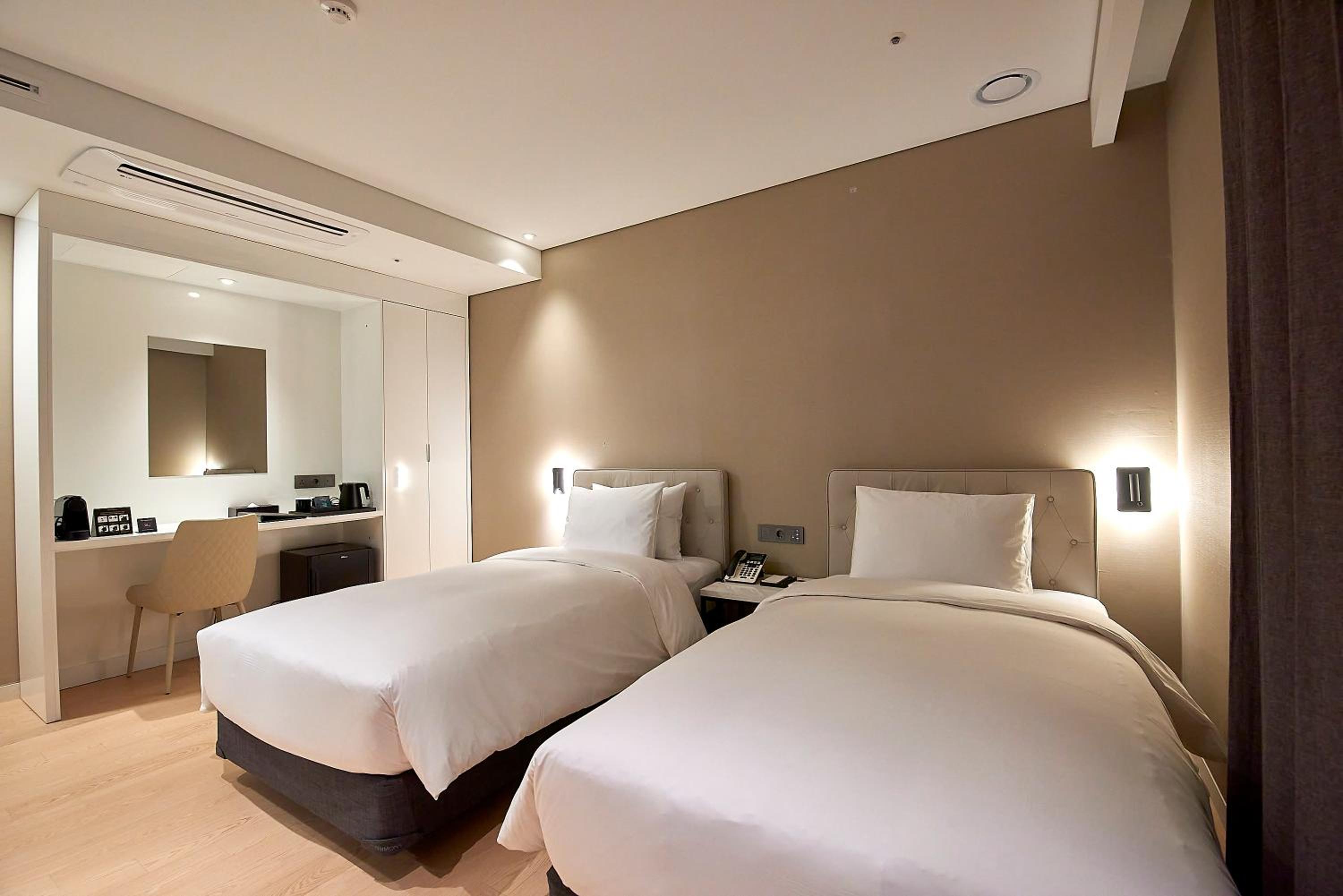 SUPERIOR, TWIN BEDS