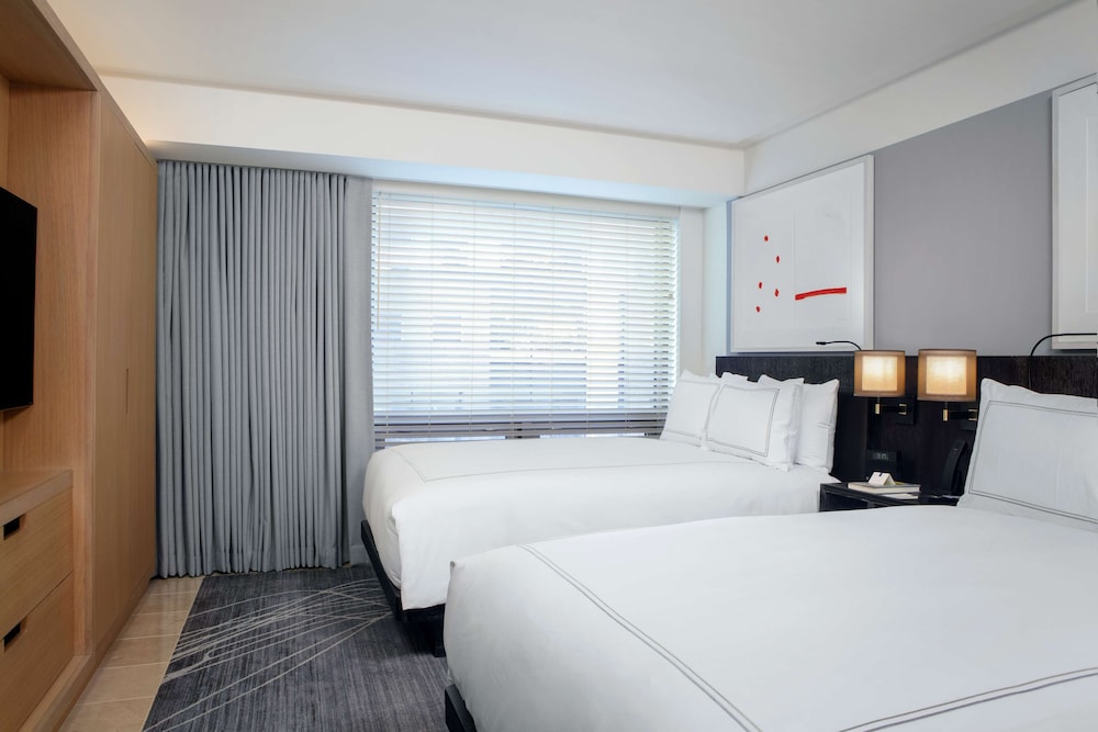 DELUXE, SUITE, MULTIPLE BEDS