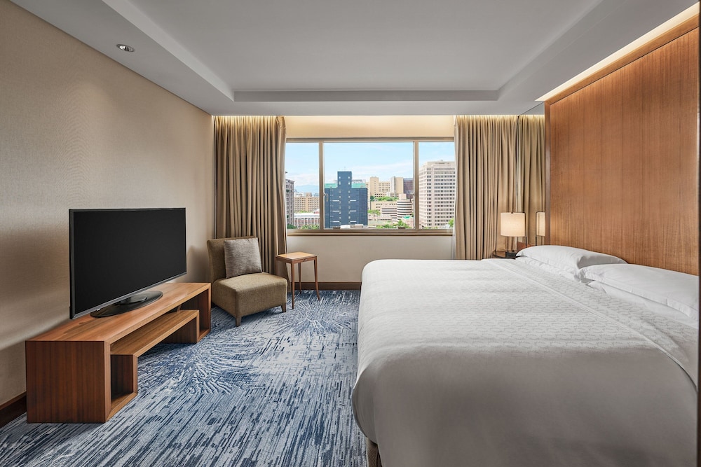 Diplomat, Suite, King Bed