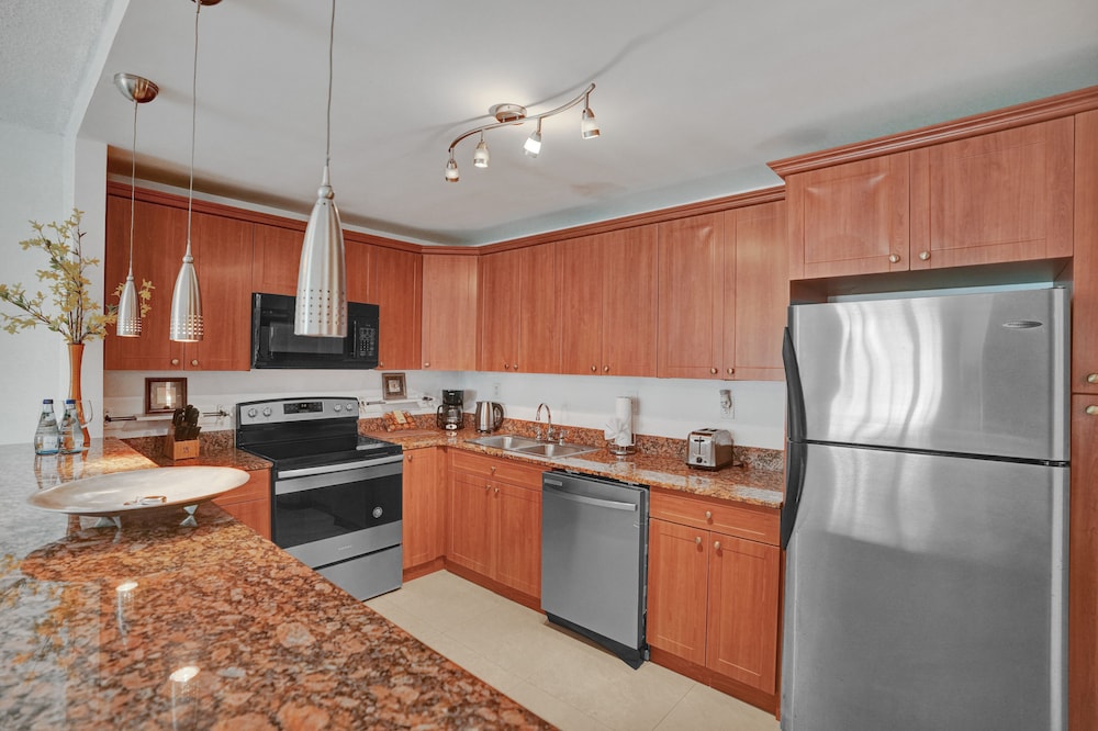 Ocean Reserve OceanView Sunny Isles Luxury Condos 34/50