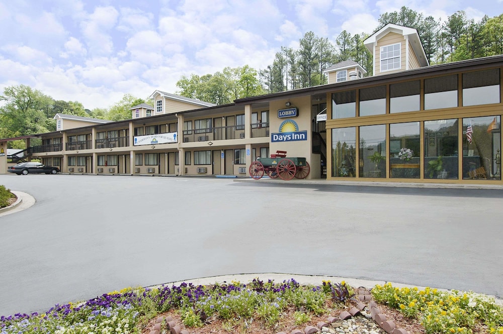 Days Inn By Wyndham Cartersville 1/44