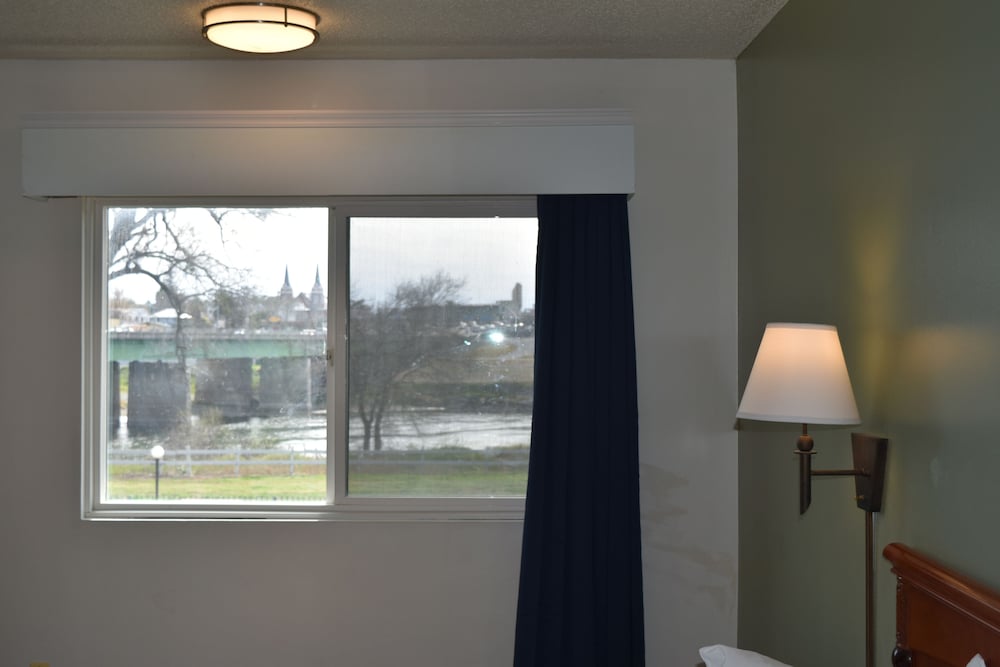 Travelodge by Wyndham Red Bluff South of Redding 52/65