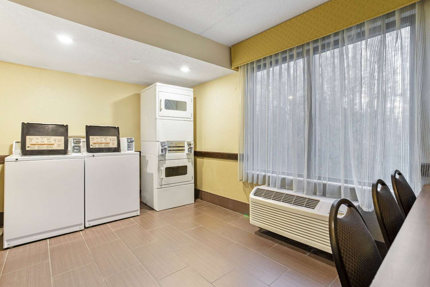 Comfort Inn & Suites Tampa North I-75 9/18
