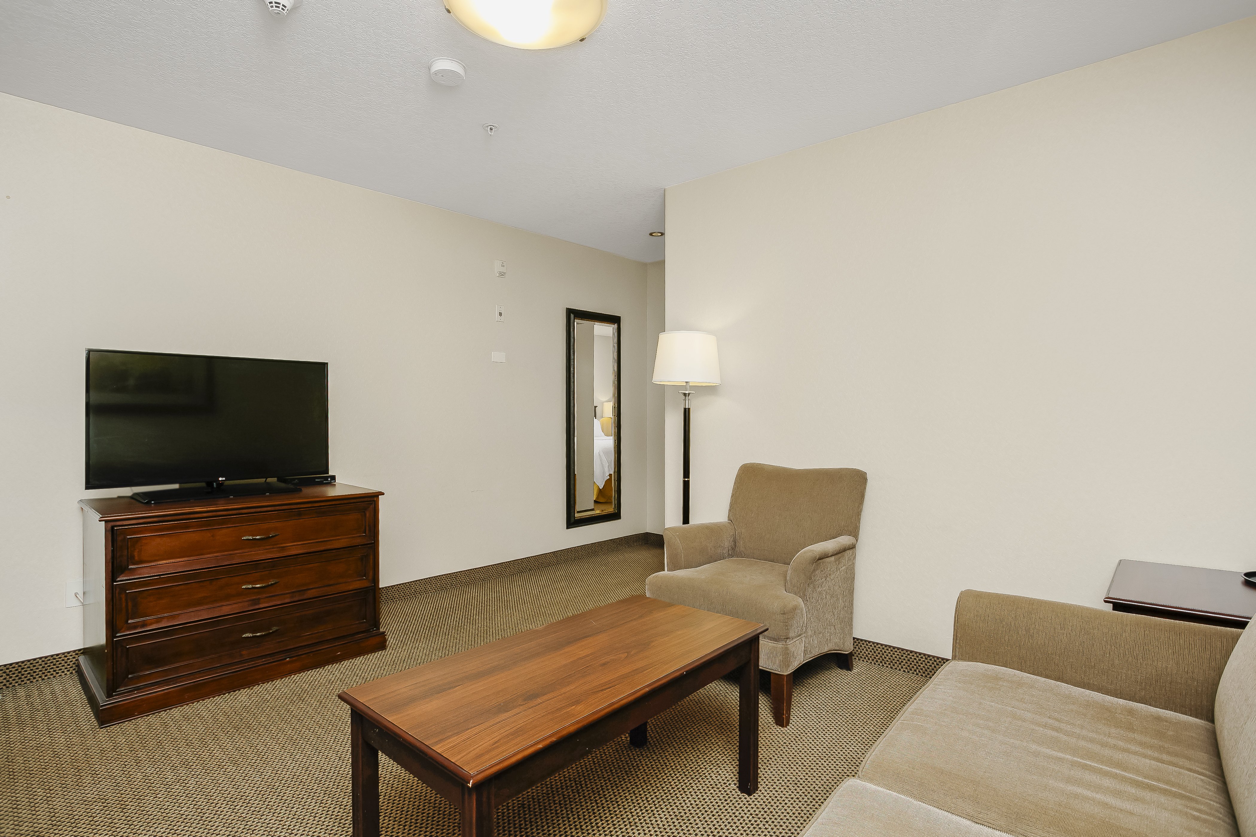Holiday Inn Express Hotel Suites Whitecourt Southeast 55/78