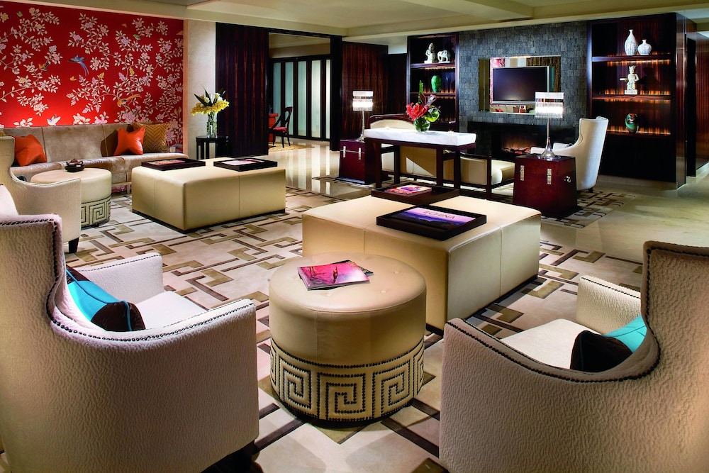 Portman Ritz Carlton 33/43