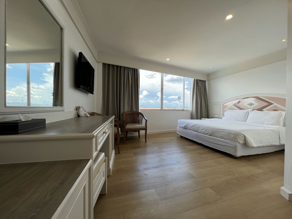 DELUXE, DOUBLE BED