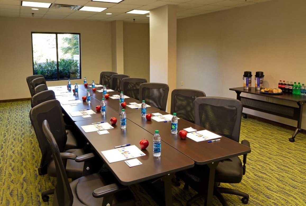 Holiday Inn Express Hotel And Suites Greenville Downtown 70/82