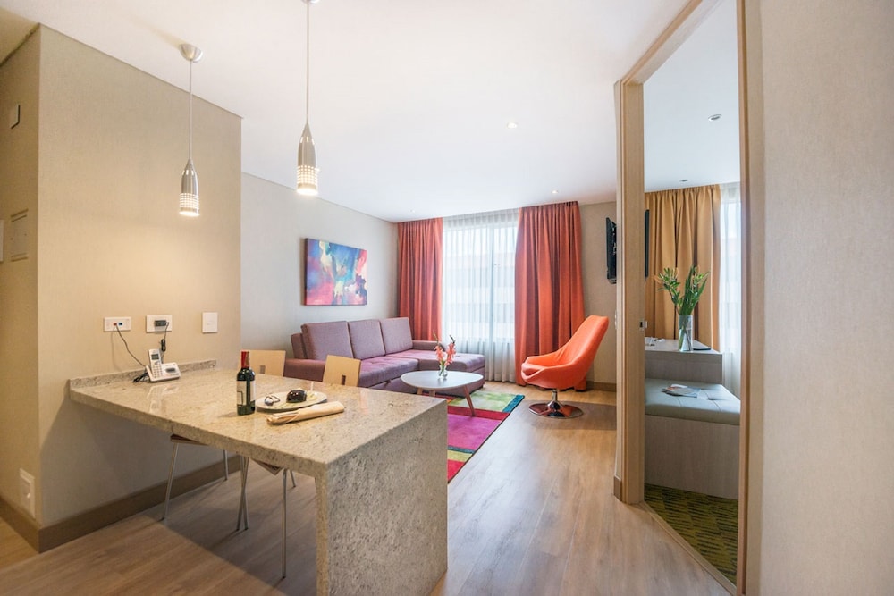 Hotel Plaza Suites 40/65