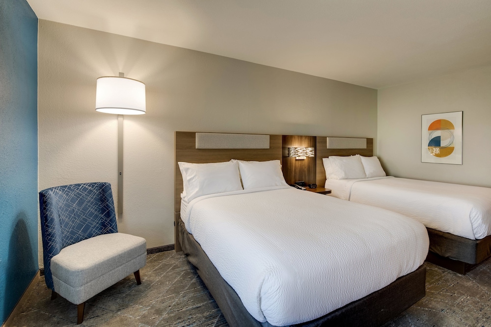 Holiday Inn Express & Suites I-95 Capitol Beltway-Largo 23/57
