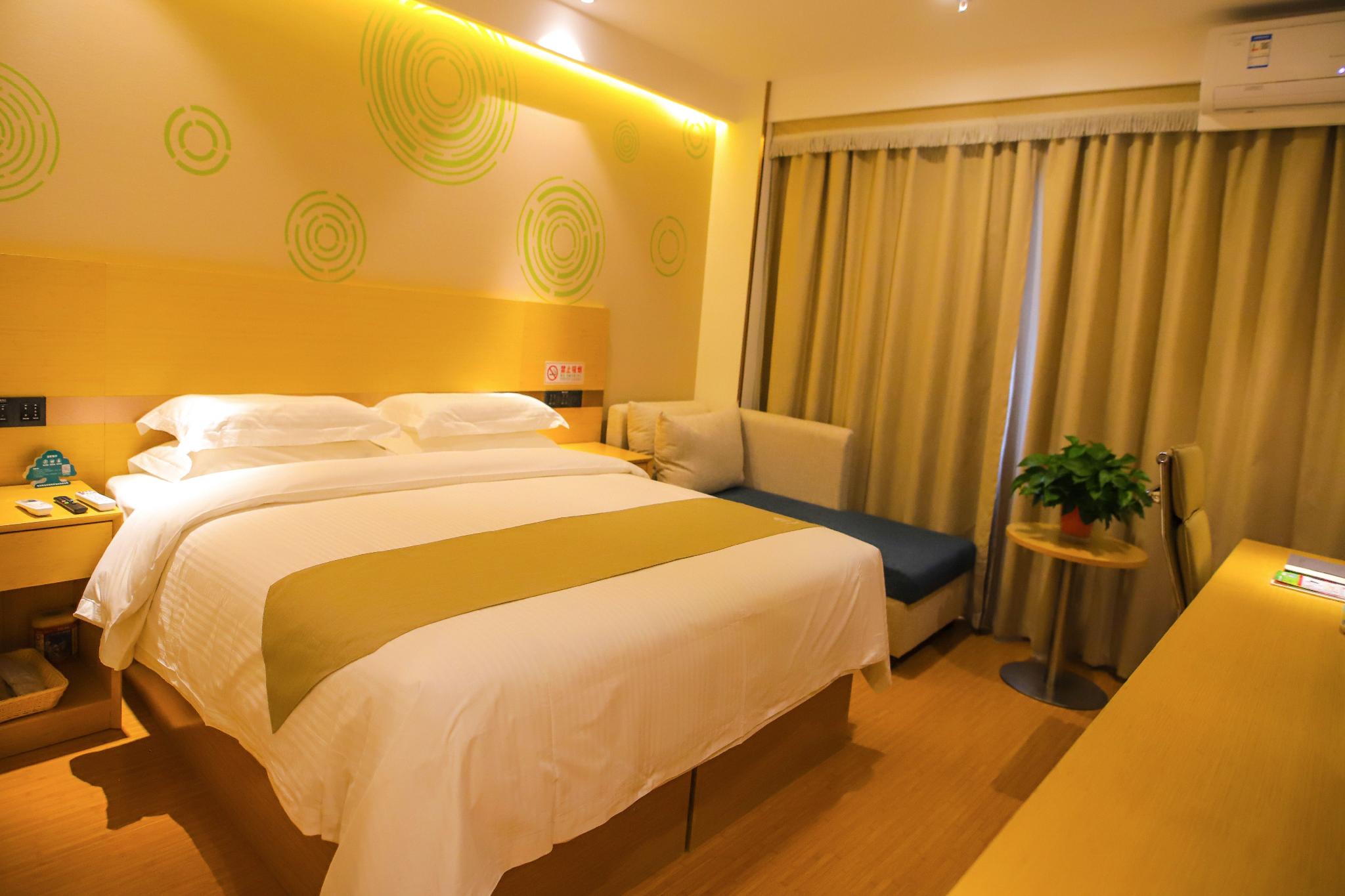 DELUXE, DOUBLE BED