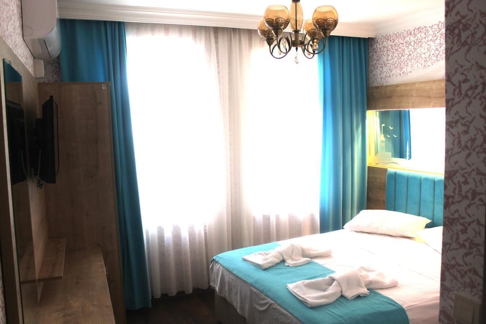 Megaron Hotel 44/62