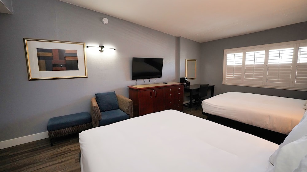 RENOVATED, 2 QUEEN BEDS