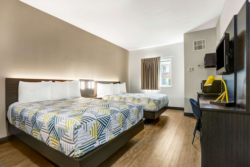 Standard, 2 Queen Beds, Accessible