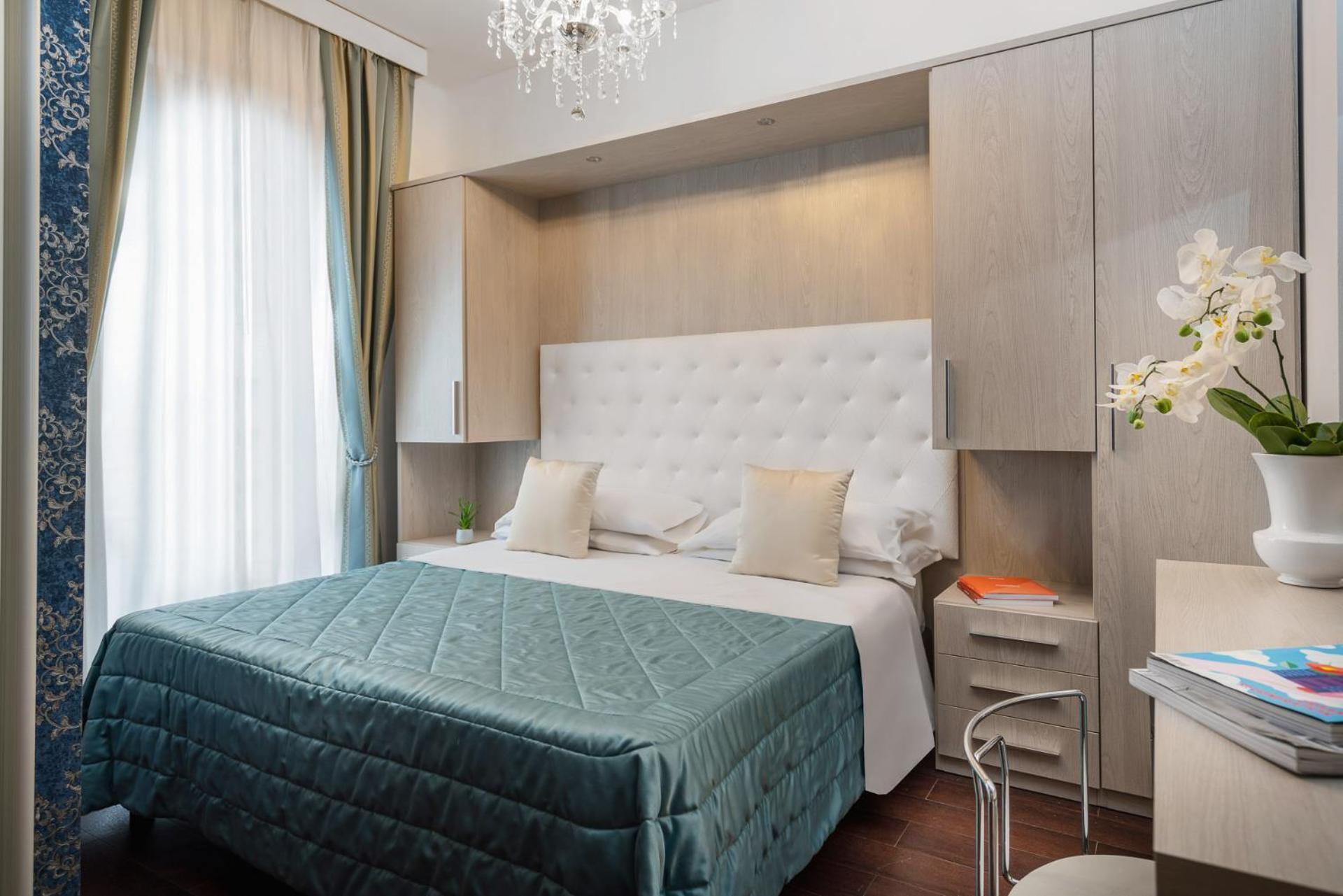 Room, Queen Bed, Balcony