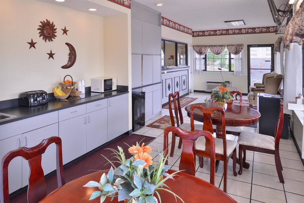 Americas Best Value Inn Wildersville 30/35