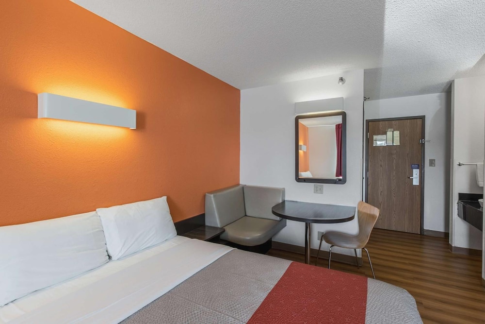 Motel6 Omaha, NE 23/55