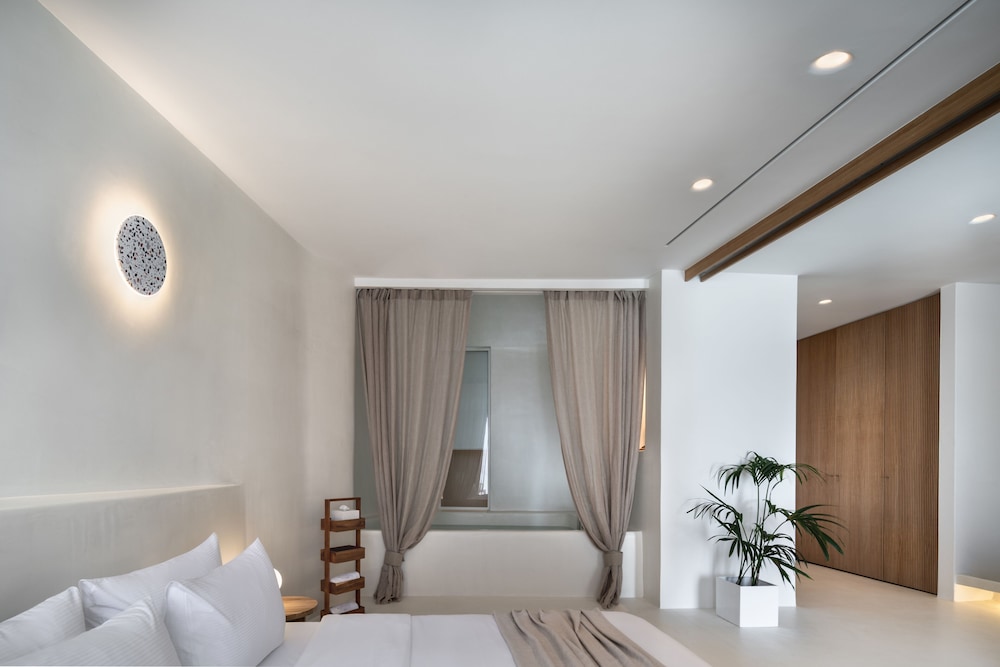 Andronis Luxury Suites 60/78