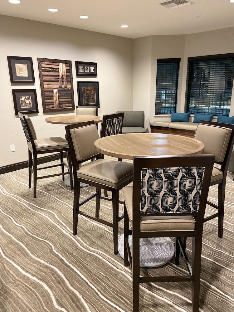 Staybridge Suites Denton 48/56