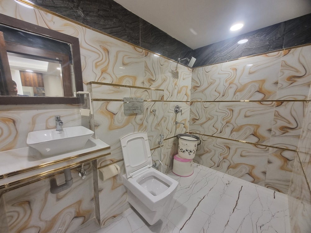 Muskan Hotel 41/48