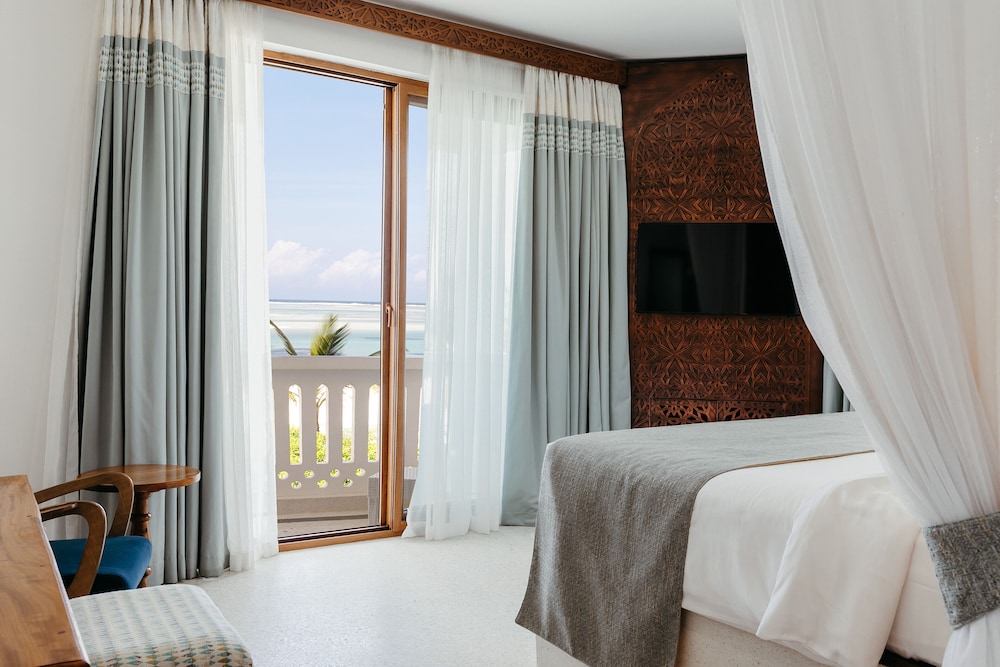 BEACH FRONT EXECUTIVE ROOM