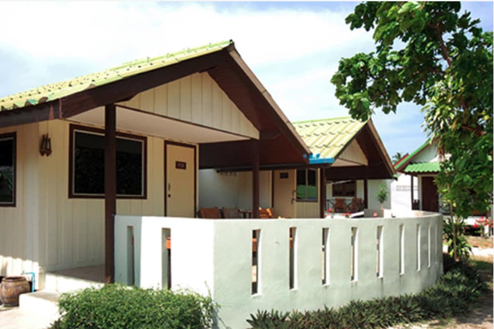 Varin Beach Resort 10/75
