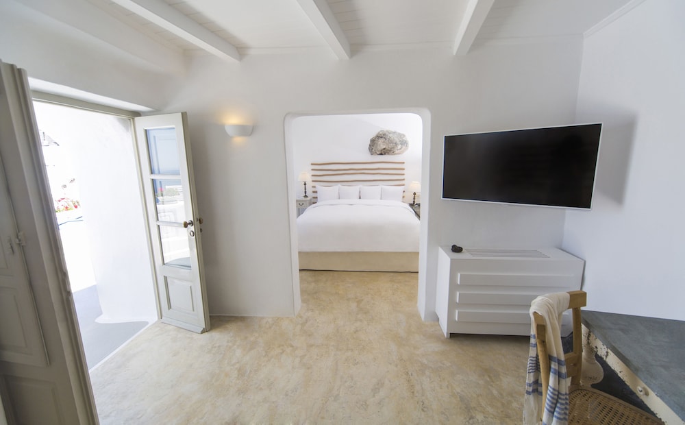 Iconic Santorini 47/73