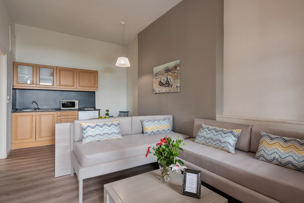Alianthos Suites 25/50