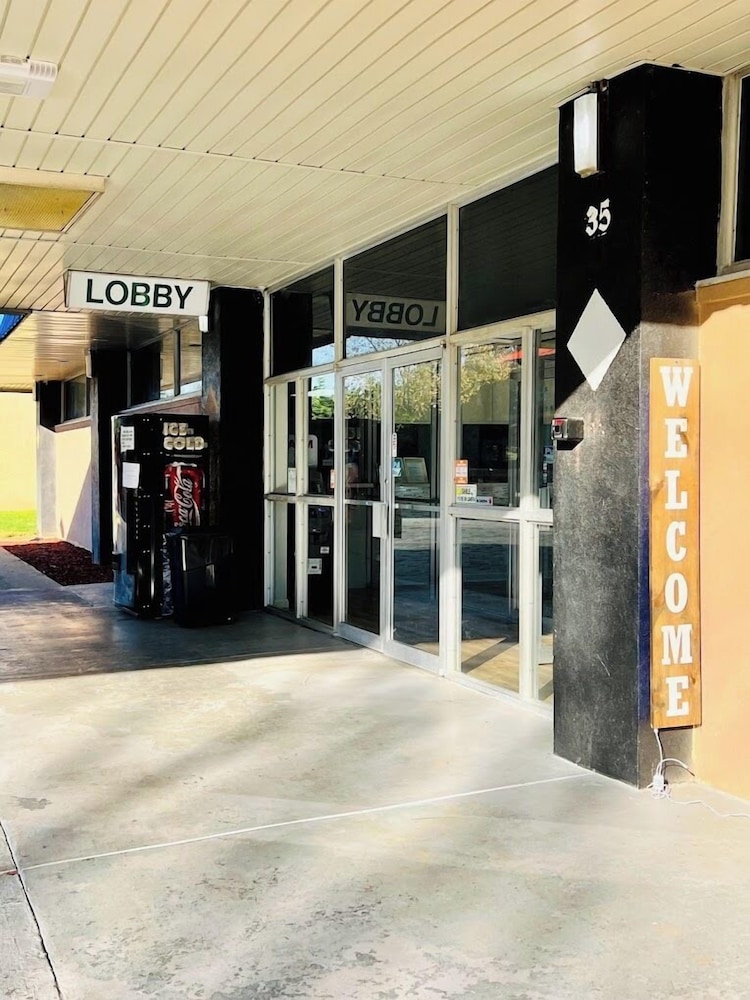 Hotel Cartersville, GA 30/50