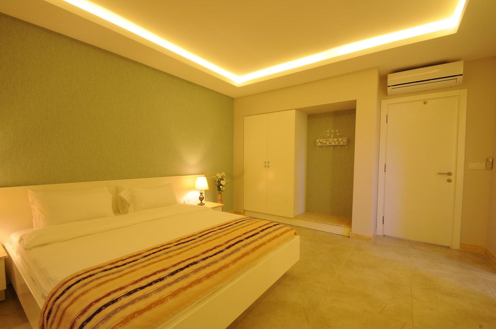 جناح بسرير كينج مع أريكة، Sea Breeze Hotel And Apartments 2/4
