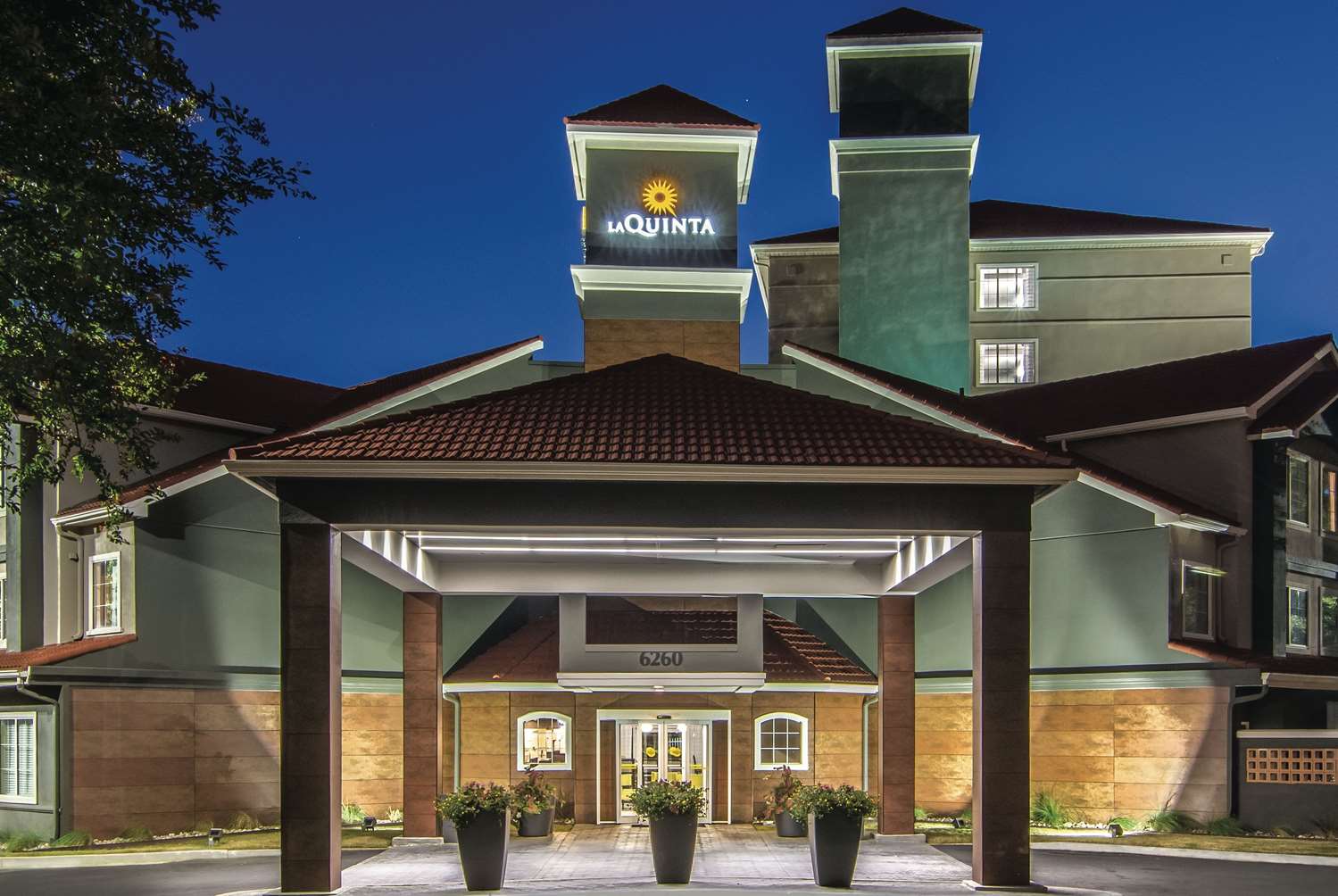 La Quinta Inn & Suites by Wyndham Atlanta Perimeter Medical 7/45