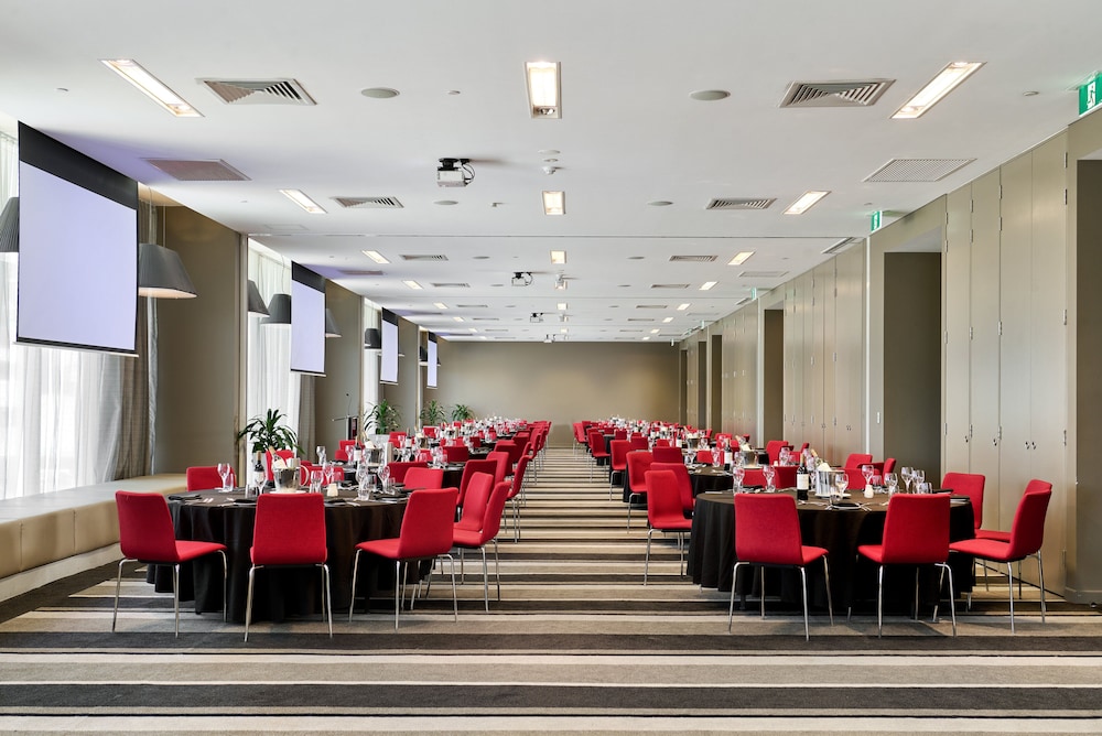 FRASER SUITES PERTH 60/67