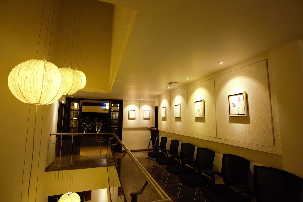 Temple Tree Hotel 51/53
